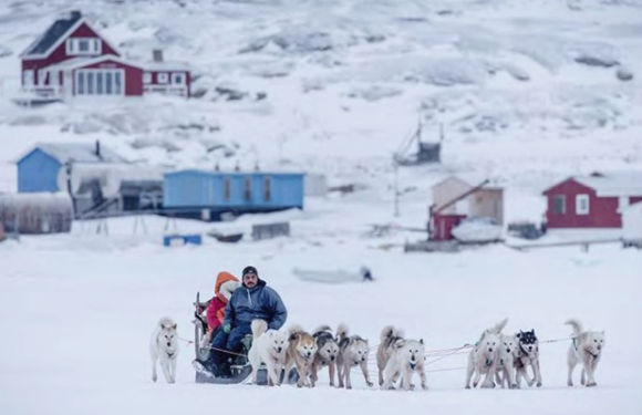 冰雪秘境：格陵兰北极深度体验之旅