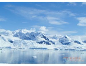 南极的大自然以它丰富的想象力，为我作了一次虚拟实境。而我几乎 就要相信，如果有天堂，它应该和这样的场景与感觉最接近